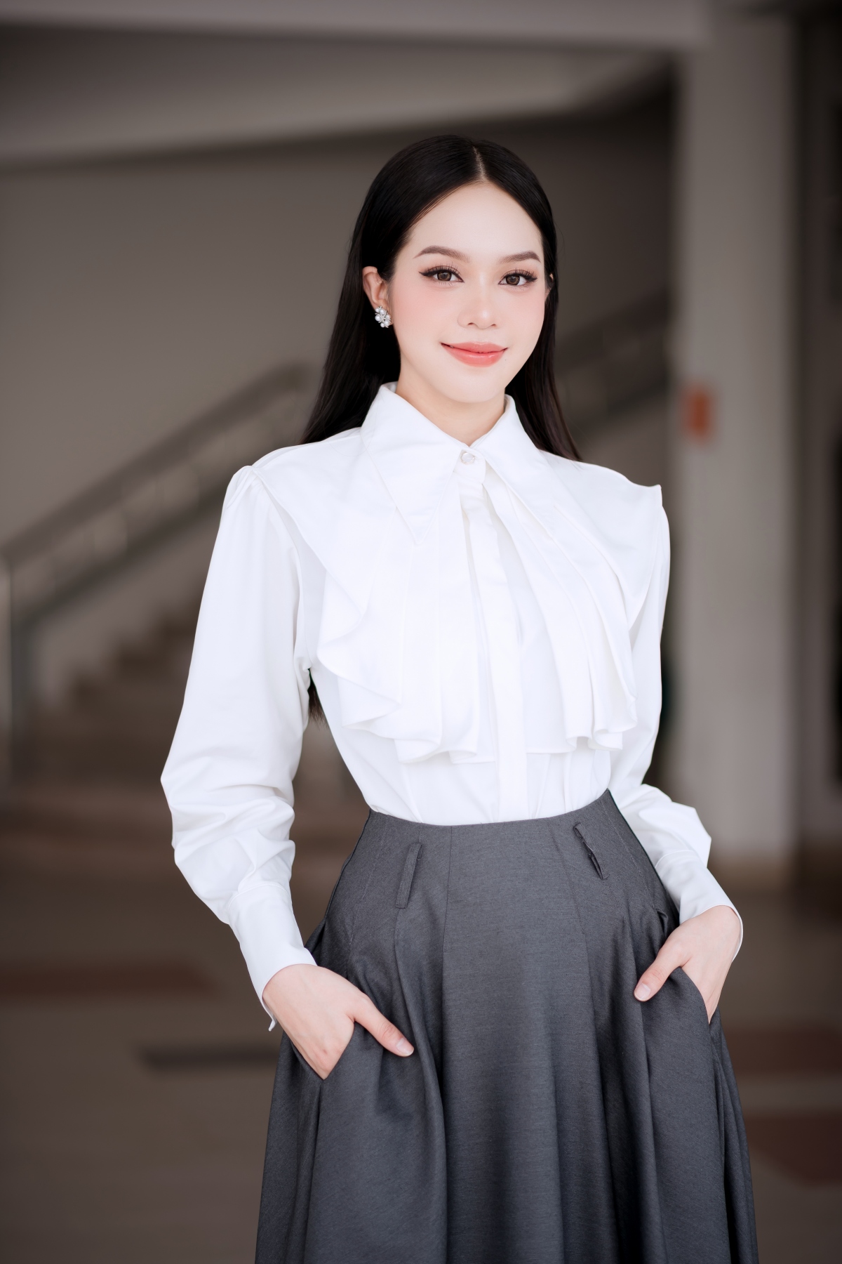 Hoa hậu Huỳnh Thị Thanh Thủy giản dị về lại trường đại học ở Đà Nẵng