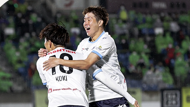 Yokohama FC hòa may mắn trong ngày Công Phượng bị "ngó lơ"