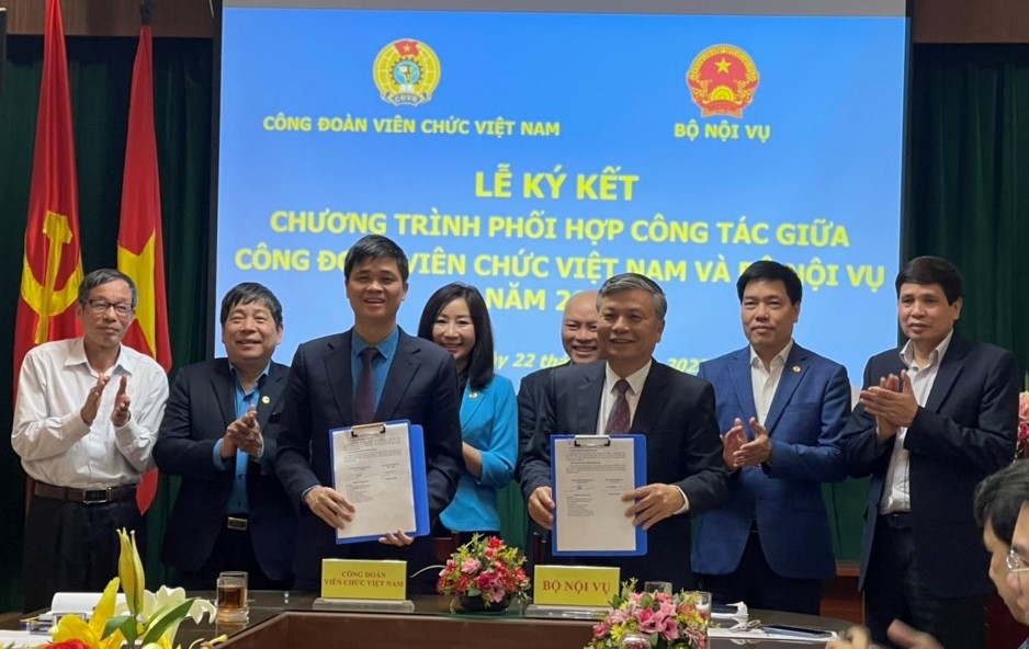 Ký kết phối hợp công tác giữa Công đoàn viên chức Việt Nam với Bộ Nội vụ