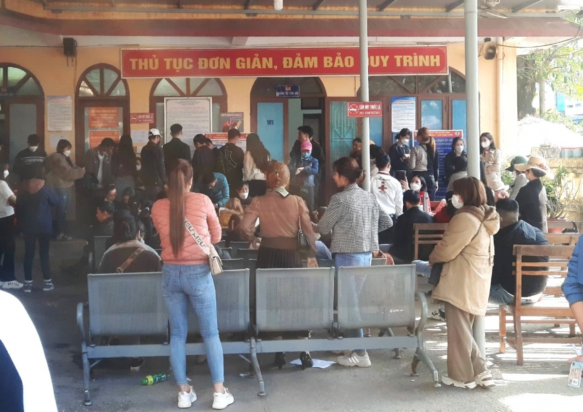 Lượng người làm thủ tục xuất nhập cảnh tại Quảng Bình tăng cao sau Tết