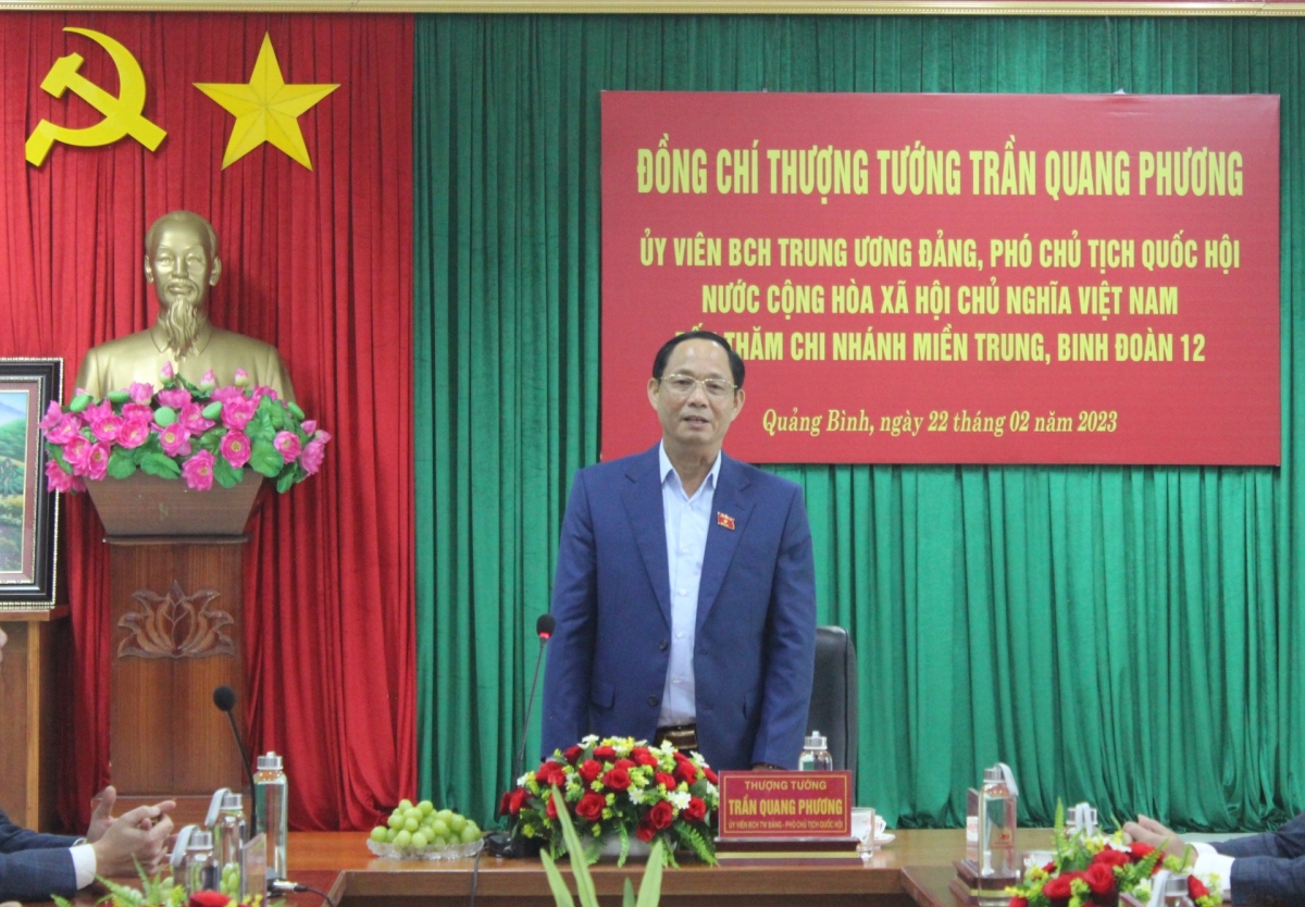 Phó Chủ tịch Quốc hội Trần Quang Phương làm việc với Binh đoàn 12