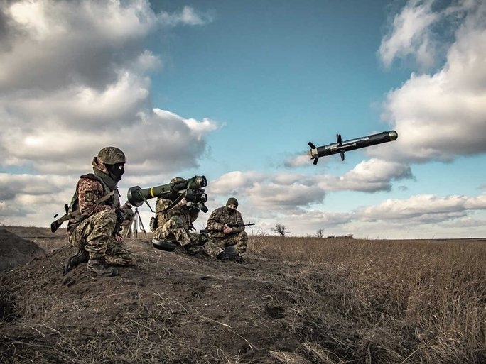 Công dân Ukraine huấn luyện chiến đấu tại trường quân sự Tây Ban Nha