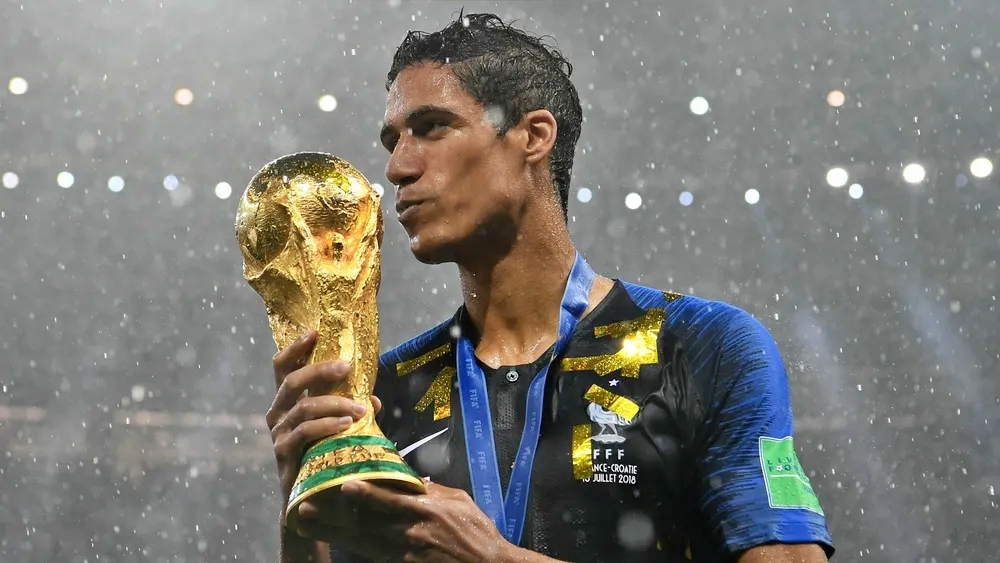 Varane gây sốc khi giã từ sự nghiệp thi đấu quốc tế