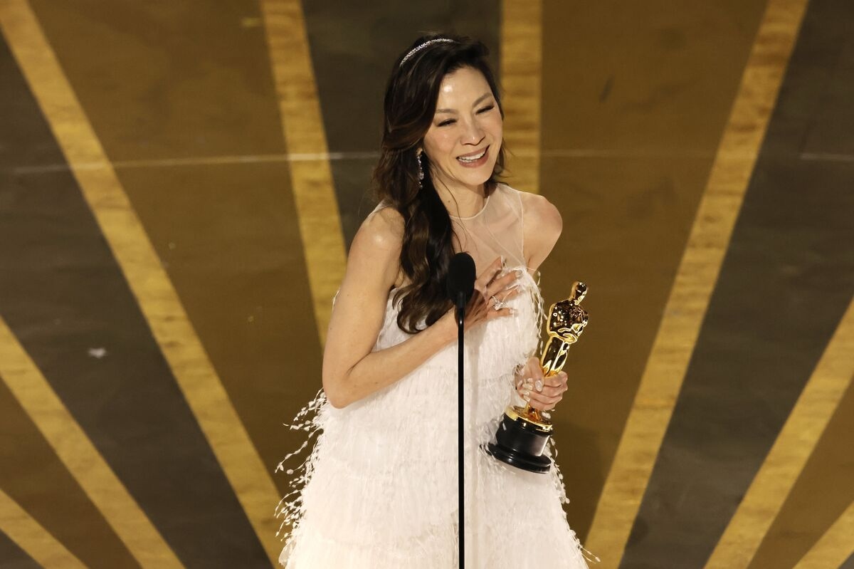 Dương Tử Quỳnh giành giải Oscar: "Đừng để ai nói rằng bạn đã hết thời"