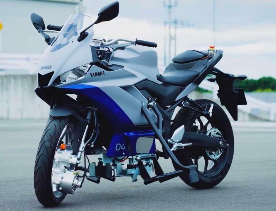 Yamaha giới thiệu công nghệ xe máy tự cân bằng