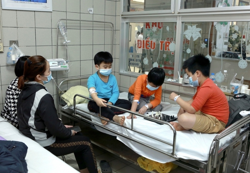 Tình trạng của hơn 70 học sinh trường Tiểu học Kim Giang có biểu hiện ngộ độc