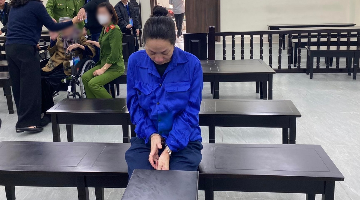 Hà Nội: Chị ruột tẩm xăng đốt nhà em trai bị tuyên 14 năm tù