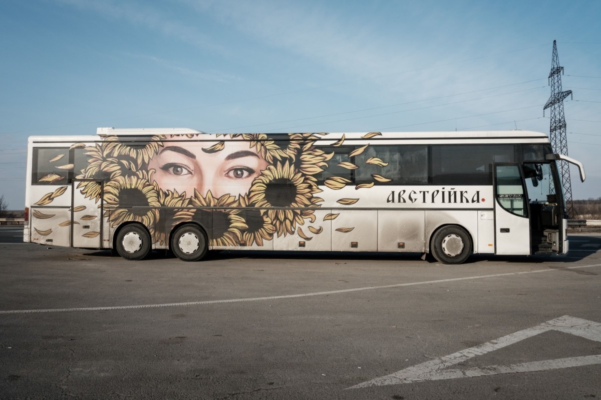 Ukraine biến xe bus thành bệnh viện dã chiến, sơ tán binh sỹ bị thương