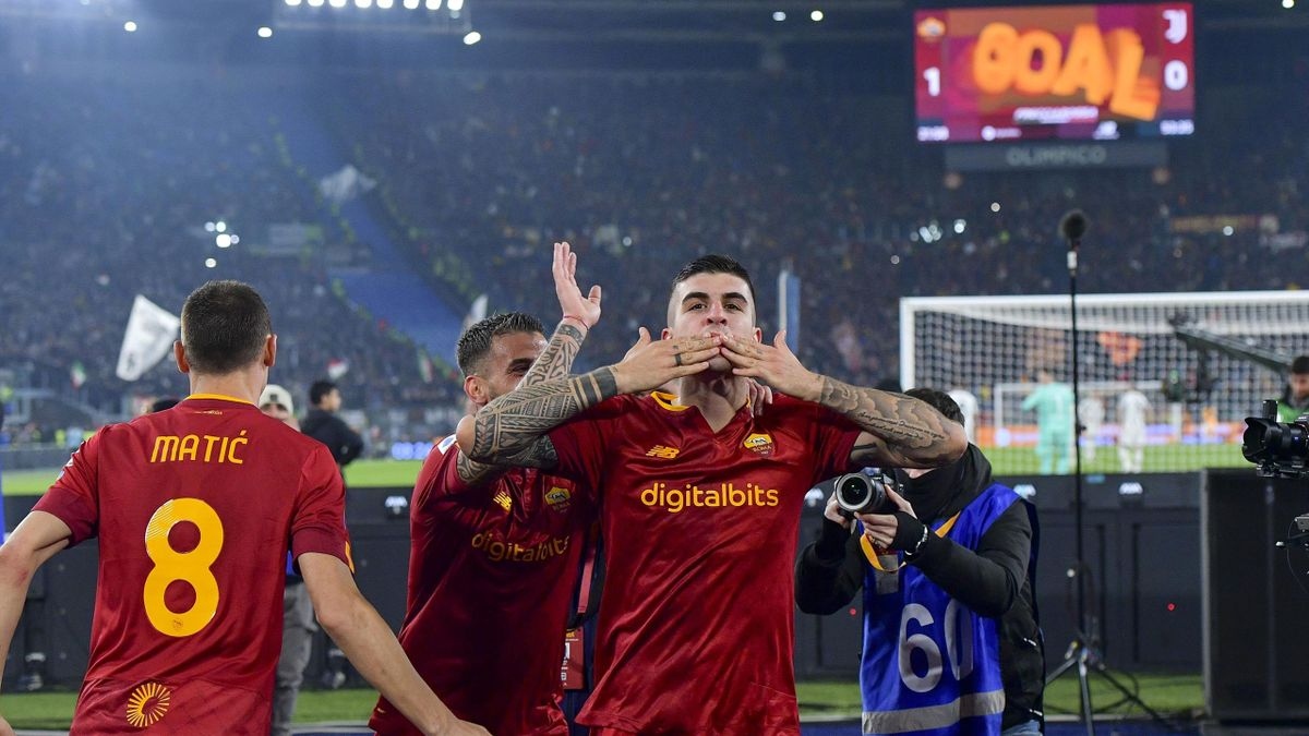 Siêu phẩm của trung vệ giúp AS Roma đánh bại Juventus