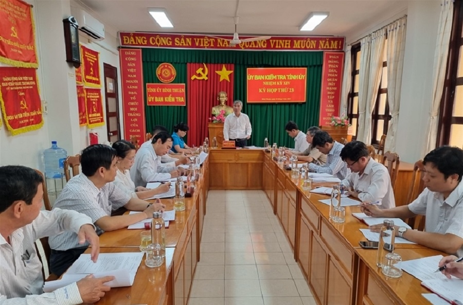 Kỷ luật cảnh cáo nguyên Chủ tịch và Phó Chủ tịch huyện Hàm Tân, Bình Thuận