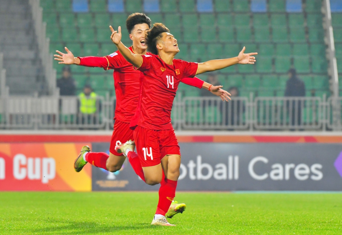 Văn Trường tái hiện siêu phẩm của Công Vinh, U20 Việt Nam gieo sầu cho U20 Qatar