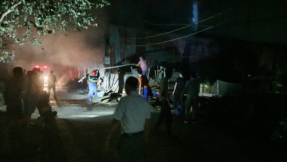 Cháy xưởng sản xuất gỗ ở Bắc Giang, 1 người tử vong