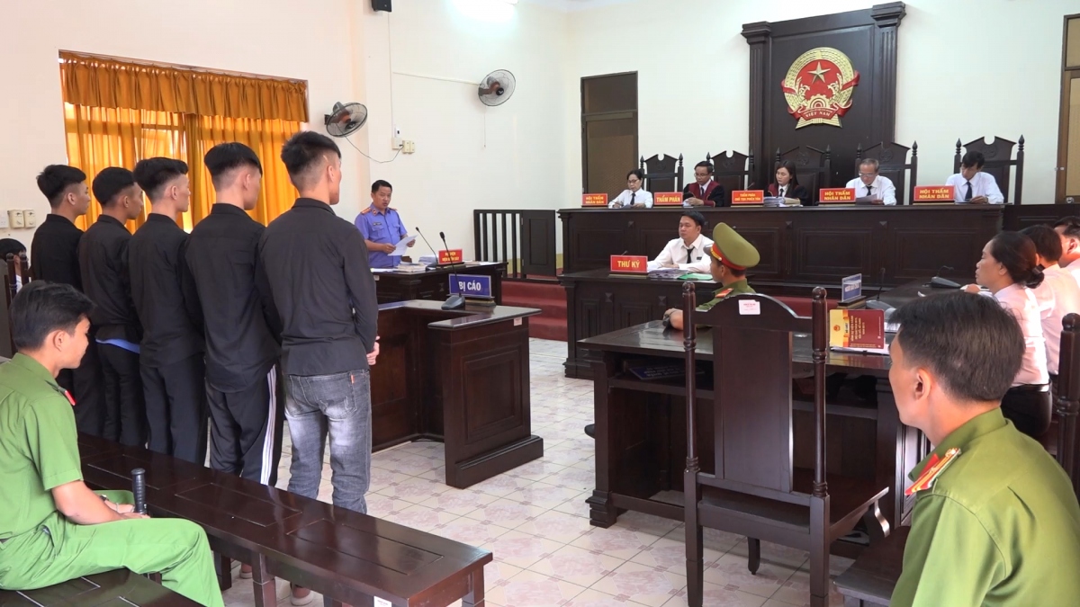5 thanh niên bị tuyên phạt 73 năm tù vì chém người ở Kiên Giang
