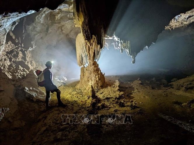 Phát hiện hơn 3,3 km hang động tuyệt đẹp, còn nguyên sơ ở Quảng Bình