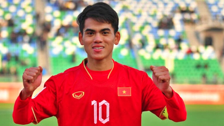 Khuất Văn Khang kêu gọi U20 Việt Nam giữ đôi chân trên mặt đất