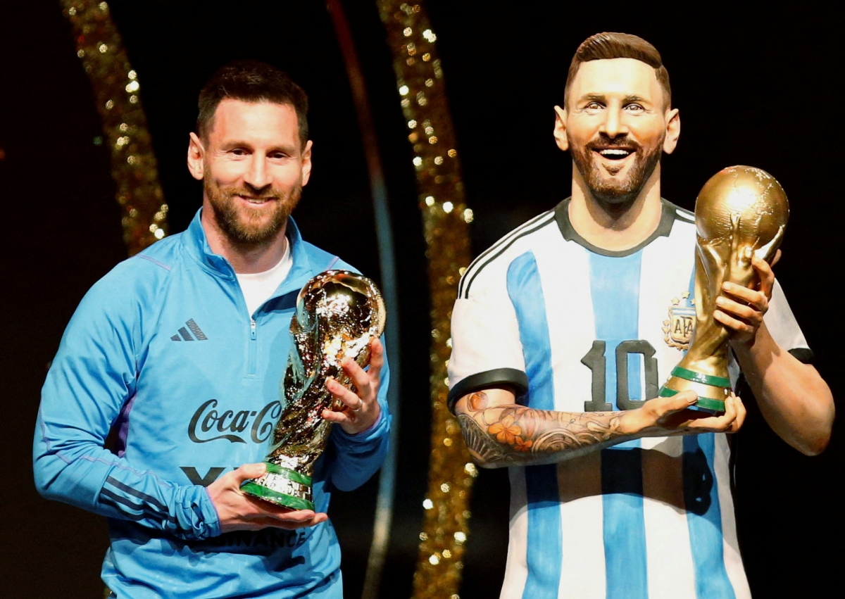 Lionel Messi được LĐBĐ Nam Mỹ dựng tượng