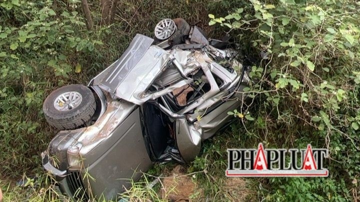 Ô tô lao xuống vực hơn 70m ở Bảo Lộc làm 2 người chết