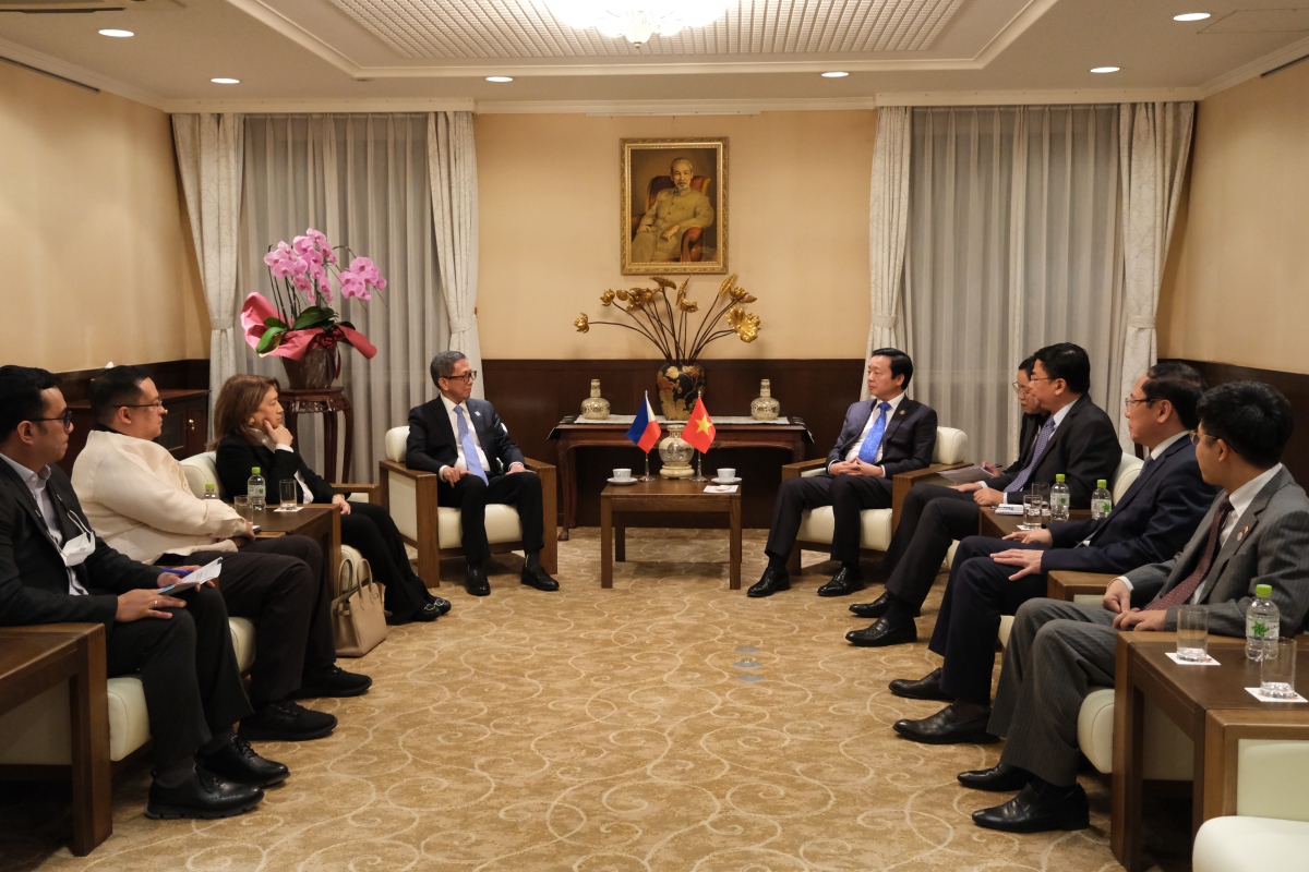 Phó Thủ tướng Trần Hồng Hà tiếp Bộ trưởng Năng lượng Philippines nhân hội nghị AZEC
