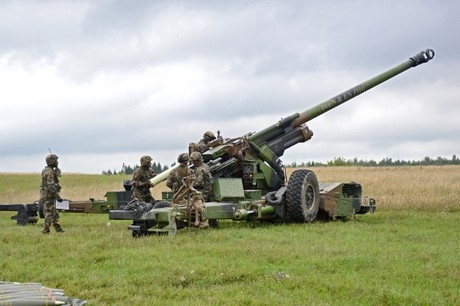 Ukraine khai hỏa pháo kéo TRF1 tấn công tuyến đường tiếp tế ở miền Đông