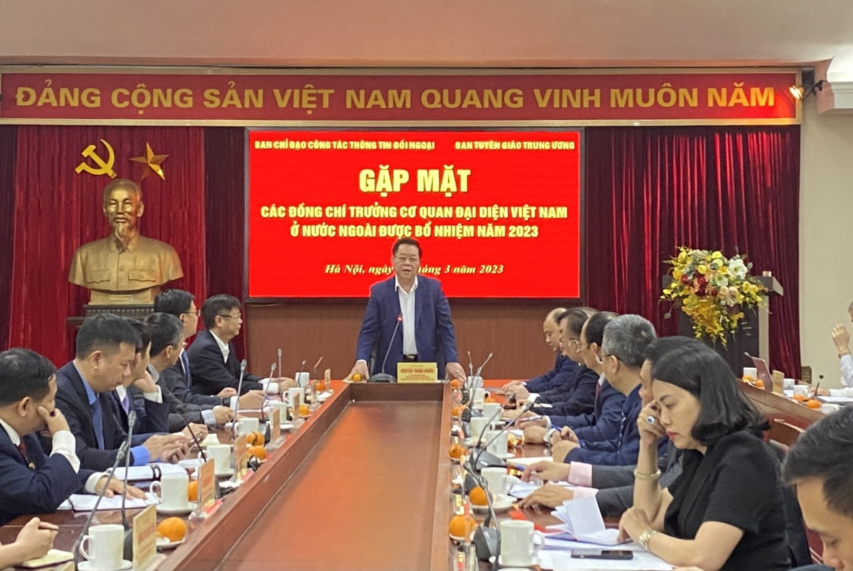 Ông Nguyễn Trọng Nghĩa gặp mặt Đoàn Trưởng cơ quan đại diện Việt Nam ở nước ngoài