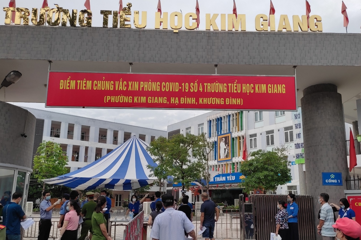 Khoảng 56 học sinh tiểu học Hà Nội nghi bị ngộ độc sau chuyến dã ngoại