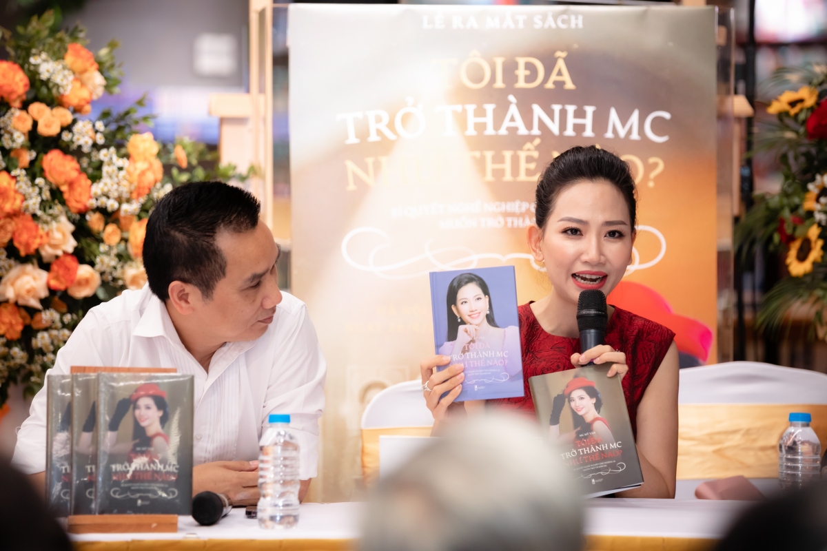MC Mỹ Vân viết sách về hành trình làm nghề MC