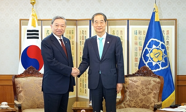 Bộ trưởng Tô Lâm chào xã giao Thủ tướng Hàn Quốc Han Duck Soo