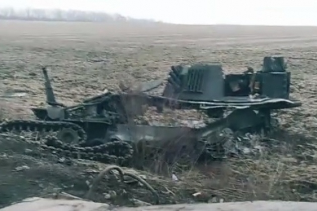 Pháo tự hành M109 Paladin bị xé thành nhiều mảnh sau đòn tấn công của UAV cảm tử
