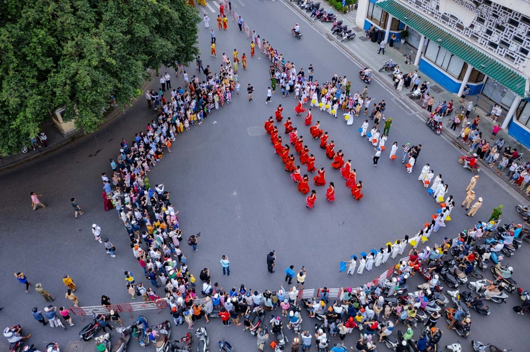 Lễ hội quảng diễn trên đường phố Huế