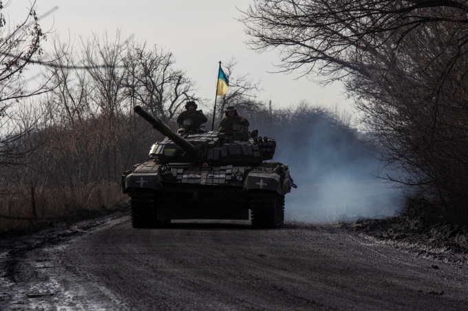 Lực lượng xe tăng của Ukraine gần Bakhmut chờ lệnh phản công