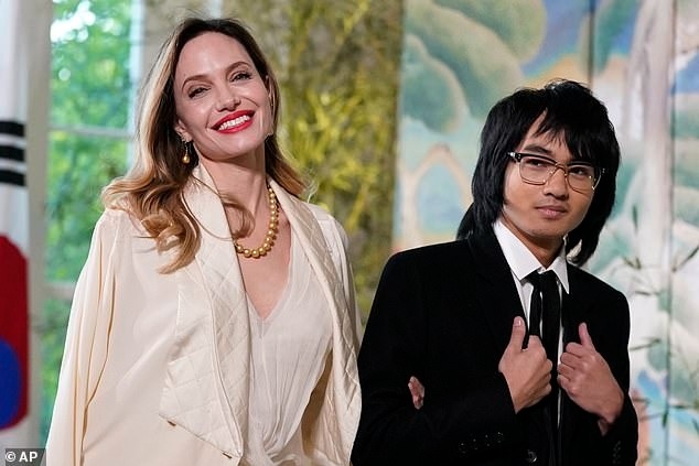 Angelina Jolie cùng con trai dự tiệc chiêu đãi cấp cao tại Nhà Trắng