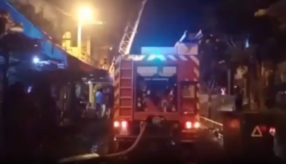 Giải cứu 19 người trong đám cháy tại chung cư