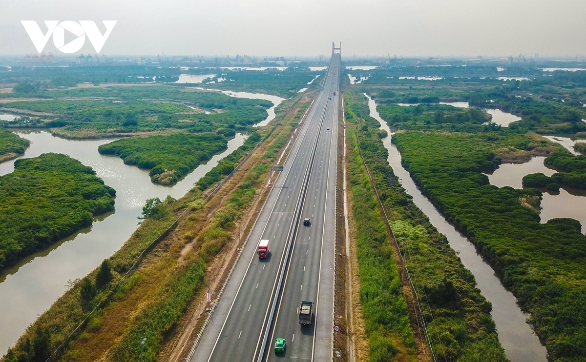 Lưu ý an toàn khi di chuyển trên cao tốc