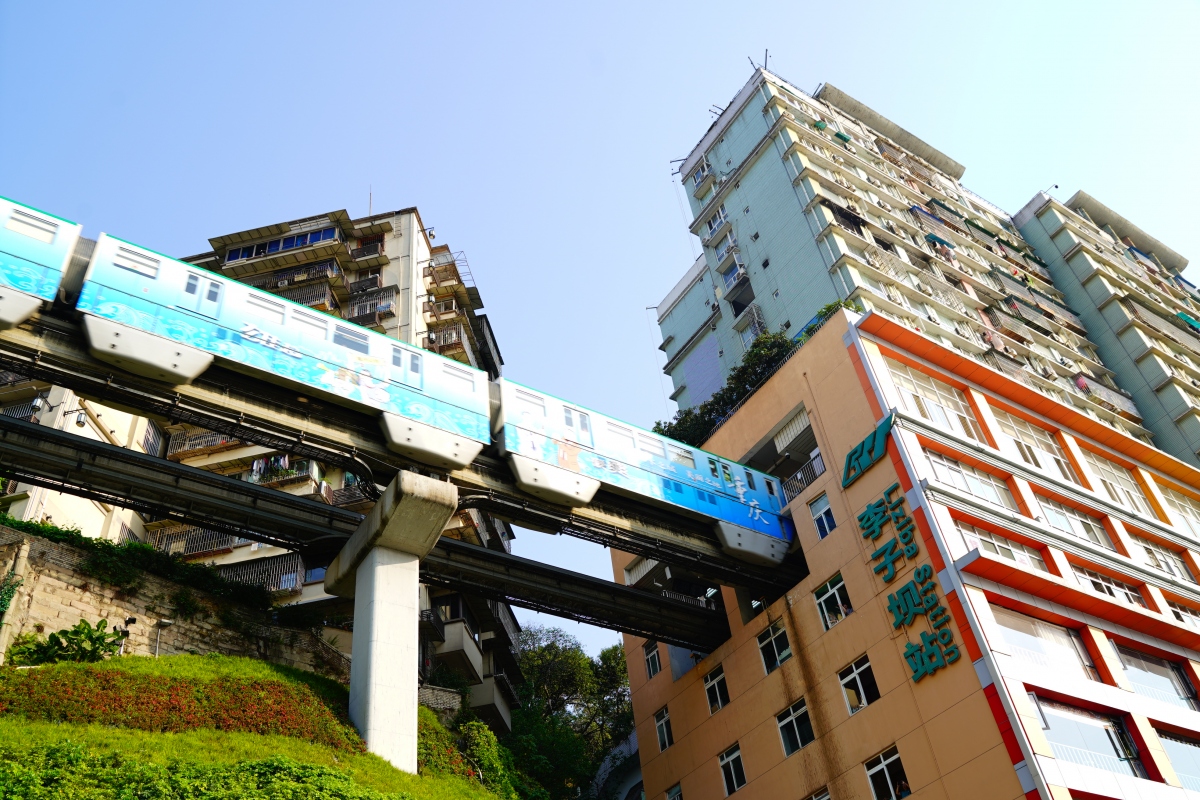 Thành phố trên núi và hệ thống đường sắt nội đô “viễn tưởng” ở Trung Quốc