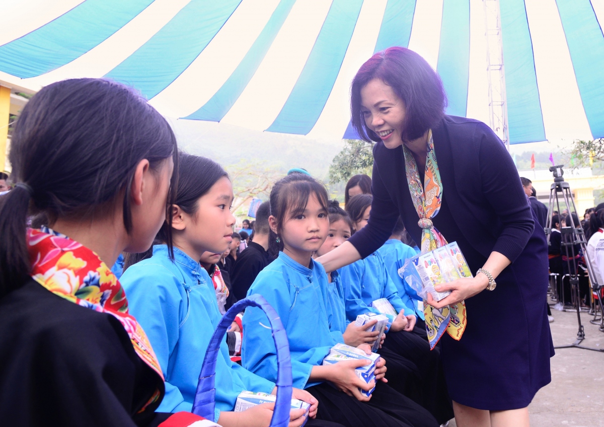 Vinamilk & Quỹ sữa Vươn cao Việt Nam khởi động hành trình năm thứ 16 tại Quảng Ninh