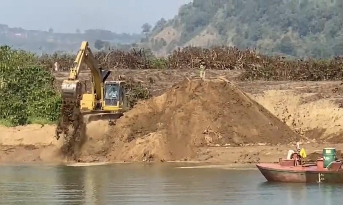 Sạt lở trên sông Krông Nô: Người dân quay phim tố giác doanh nghiệp