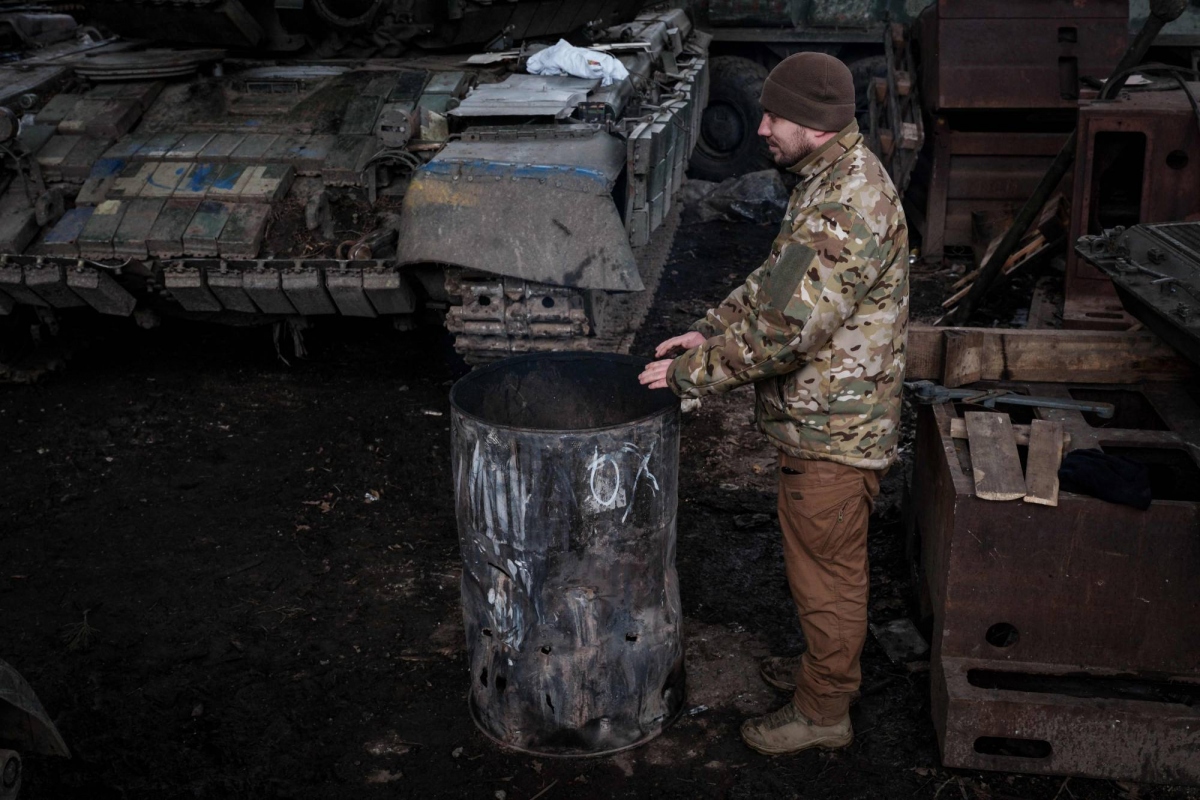 Nhà xưởng bí mật tại Donetsk chuyên sửa chữa thiết bị và vũ khí cho quân đội Ukraine
