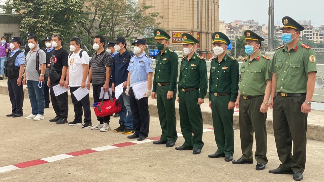 Trục xuất 5 người người Trung Quốc nhập cảnh trái phép vào Việt Nam