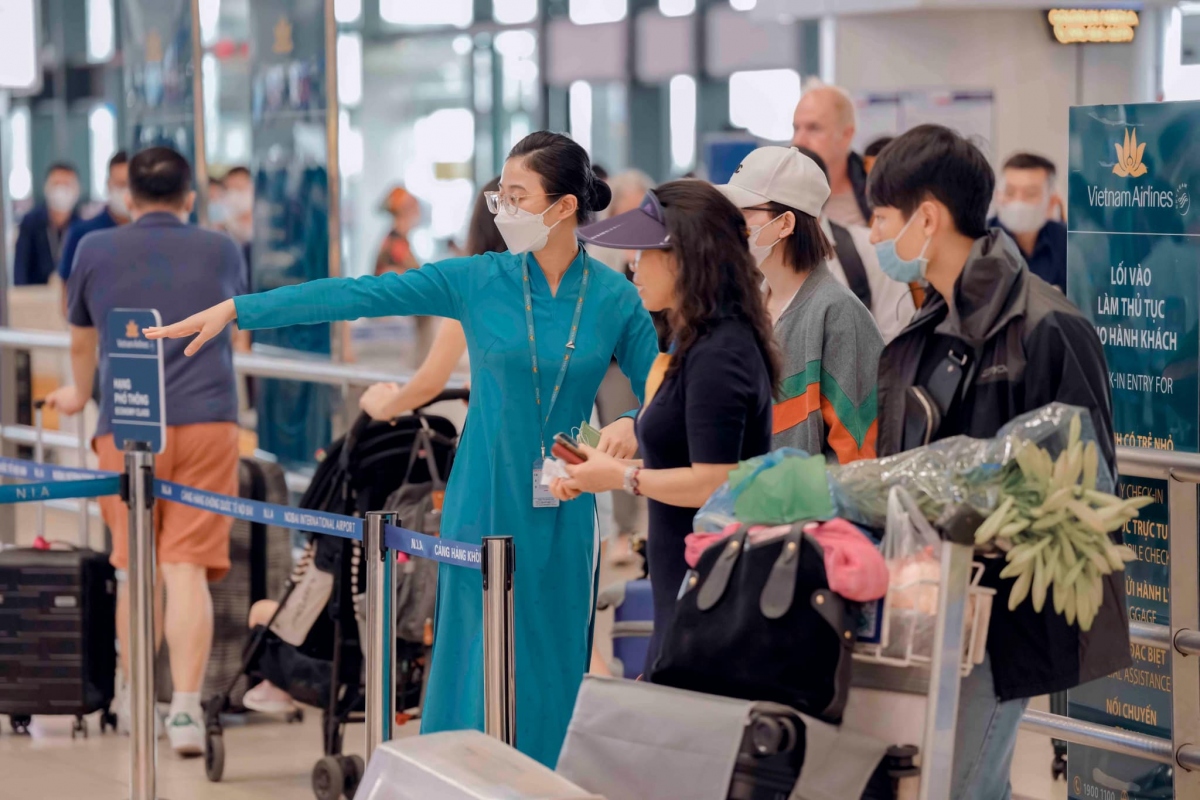 Sân bay Nội Bài và Tân Sơn Nhất đón lượng khách kỷ lục dịp nghỉ lễ