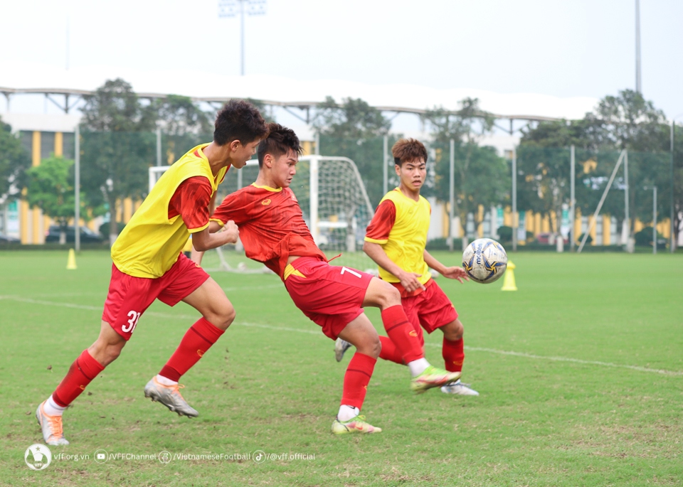 HLV Hoàng Anh Tuấn “đãi cát tìm vàng” để U17 Việt Nam săn vé World Cup