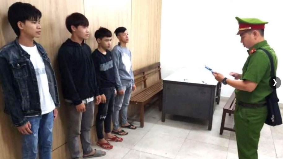 Khởi tố nhóm thanh thiếu niên mang hung khí đi hỗn chiến ở Đà Nẵng