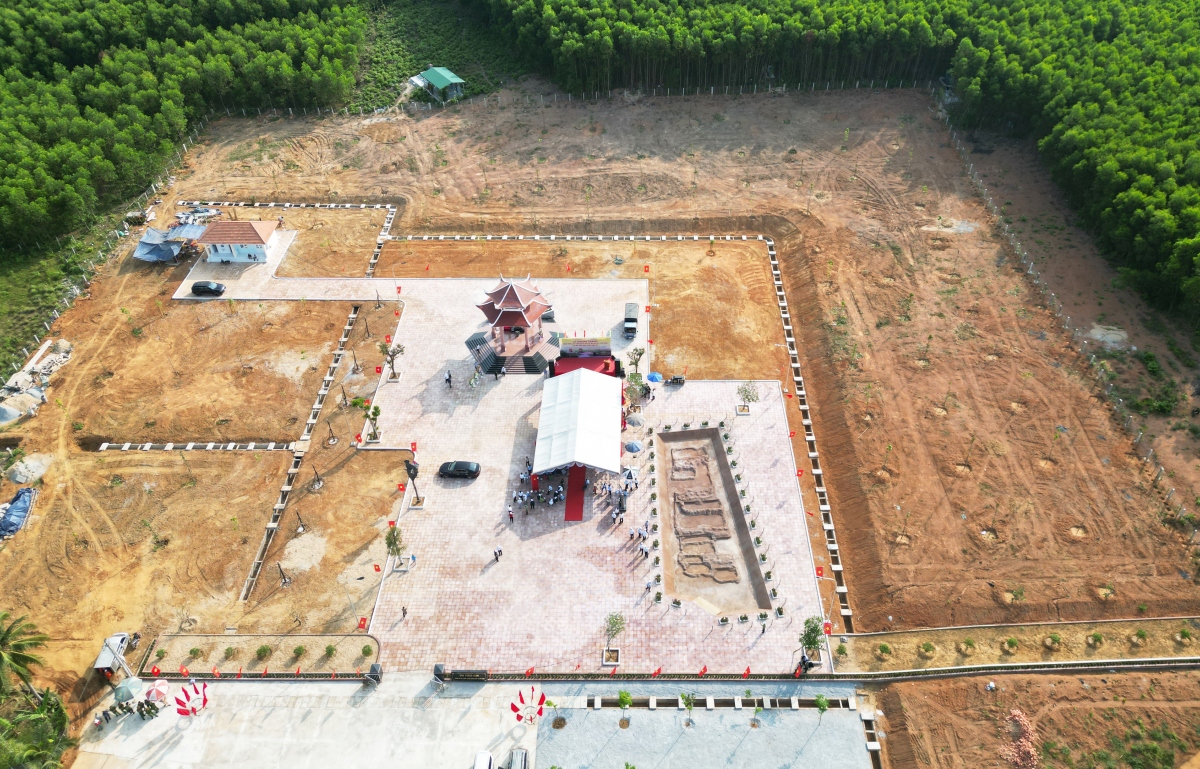 Bình Định khánh thành Bia di tích và mộ các liệt sĩ hy sinh tại đồi Xuân Sơn