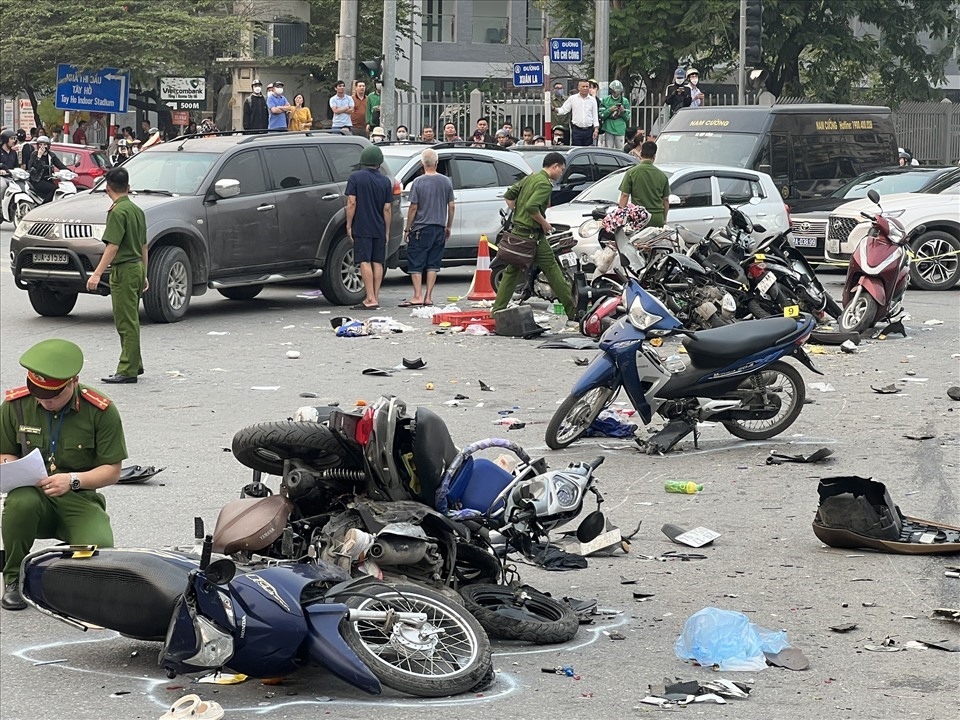 Lái xe tông 17 xe máy ở Hà Nội: Tôi đã cố phanh nhưng không có tác dụng