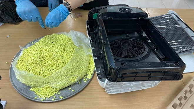 Hải quan Hà Nội phát hiện 7 kg nghi ma túy trong vỏ bọc máy lọc không khí