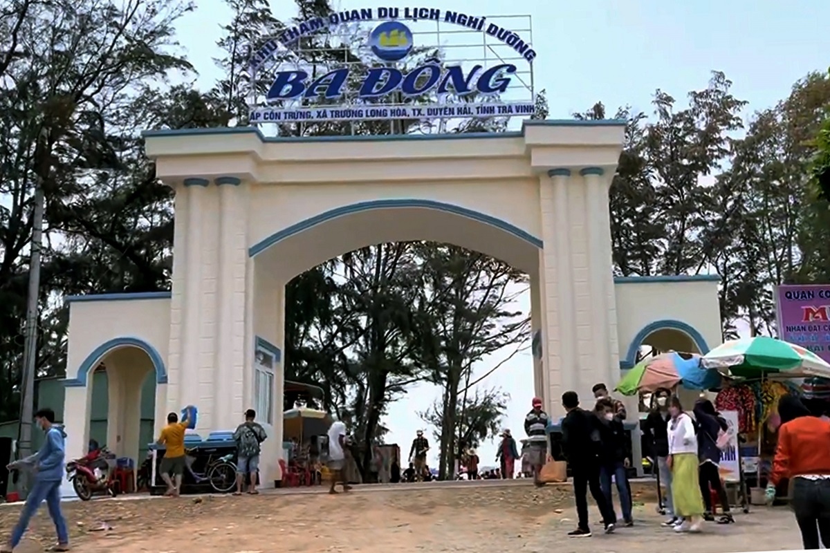Biển Ba Động (Trà Vinh) thu hút khách trong kỳ nghỉ lễ