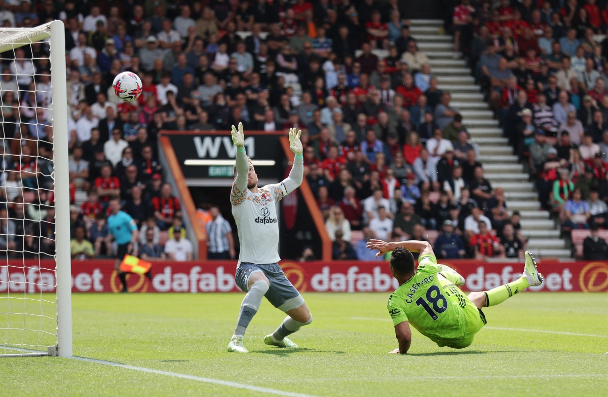 Casemiro lập siêu phẩm, MU nhọc nhằn "vượt ải" Bournemouth