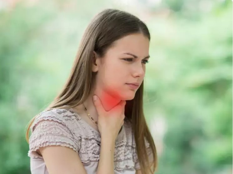 6 triệu chứng ung thư thực quản ở cổ họng