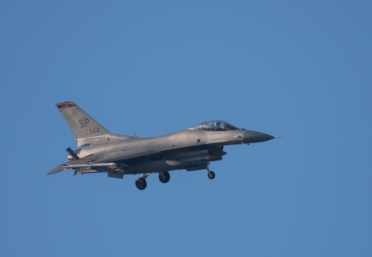 Không quân Mỹ: Cần vài tháng để đưa tiêm kích F-16 tới Ukraine