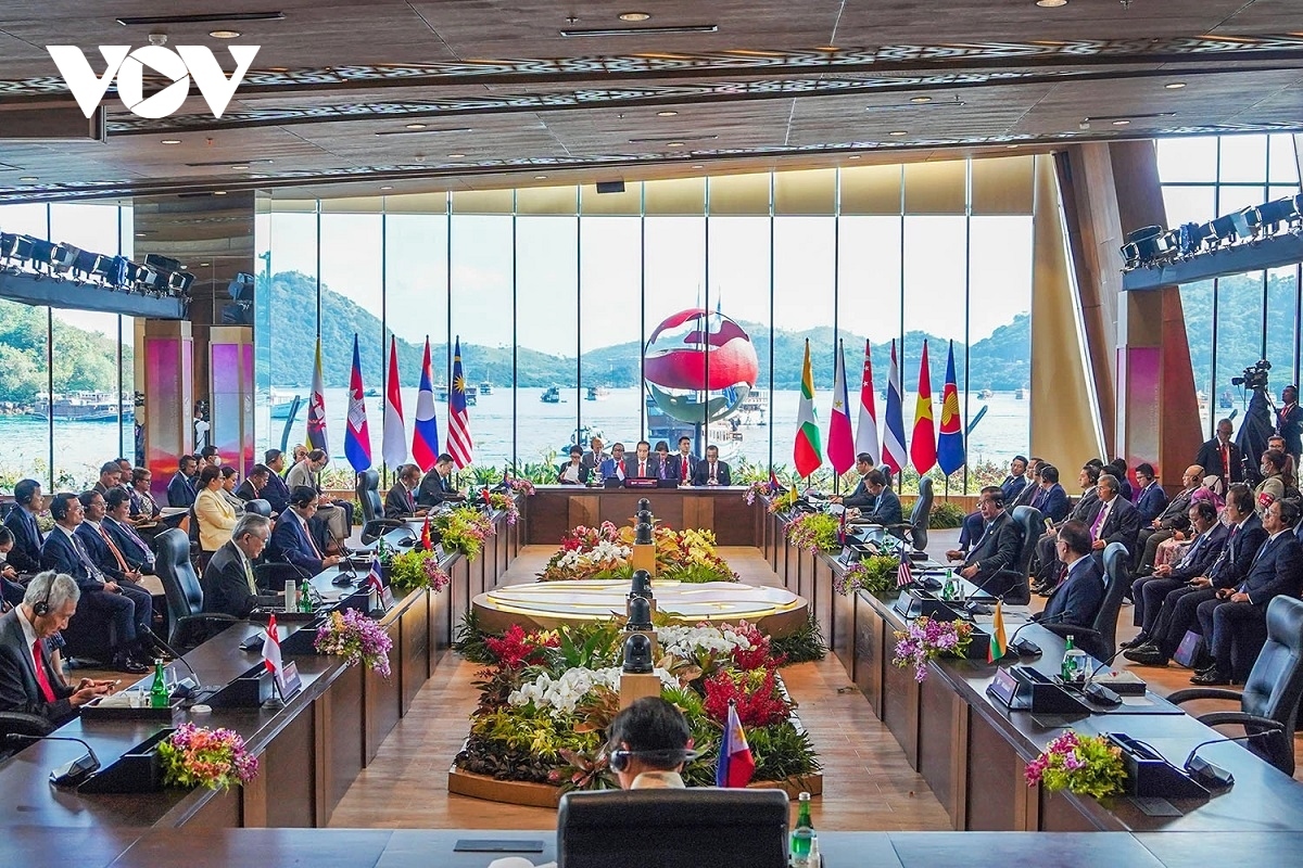 Nhìn lại Hội nghị cấp cao ASEAN 42: Một ASEAN tầm vóc, hết mình vì lợi ích người dân