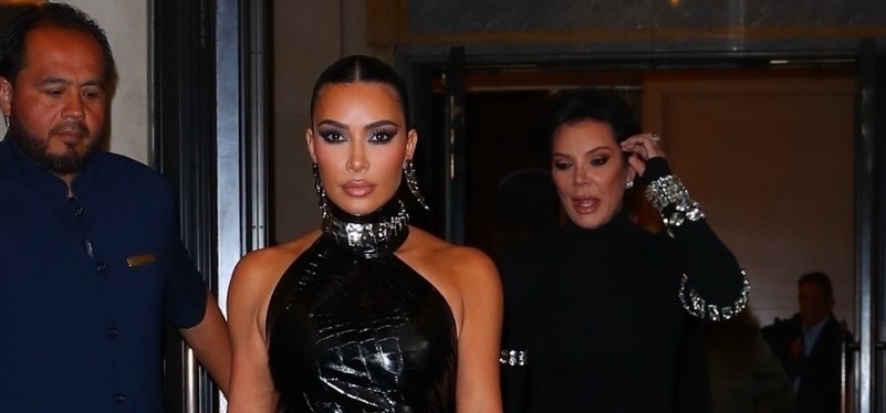 Kim Kardashian trang điểm sắc sảo, đeo trang sức đắt giá đi dự tiệc